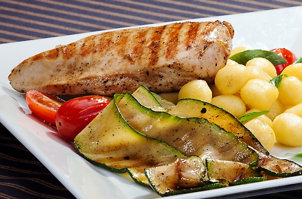 포토 JPG 해외이미지 접시 음식 다이어트 토마토 채소 가지 감자 건강 육류 요리 사람없음 빨간색 초록색 갈색 식사 저녁식사 치킨 이탈리아 흰색 신선 그릴 바비큐 가슴 굽기 민트 허브 향신료 준비 점심식사 쪽파 단백질 절임 해외202004 해외포토 식물 식기 유럽 컬러 식재료 주방용품 신체부위 구이 파 닭고기요리 영양소 향미료 파일형식 이미지허브