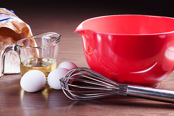 포토 JPG 해외이미지 음식 가방 재료 탁자 디저트 건강 요리 사람없음 목재 빨간색 초록색 금속 계란 빵집 우유 신선 사발 달콤 맛 플라스틱 가루 설탕 굽기 준비 만들기 밀가루 주걱 단백질 바닐라 실리콘 채식주의자 채찍 핸드메이드 해외202004 해외포토 나무 잡화 컬러 가구 컨셉 모션 재질 주방용품 유제품 상점 알 사기그릇 구이 채식 영양소 파일형식 이미지허브