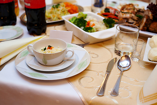 포토 JPG 해외이미지 식기 음식 결혼 탁자 호텔 육류 사람없음 장식 컵 가로 파티 식당 식사 축하 합성 설정 뷔페 접수 해외202004 해외포토 가구 컨셉 식재료 숙소 이벤트 상점 파일형식 이미지허브