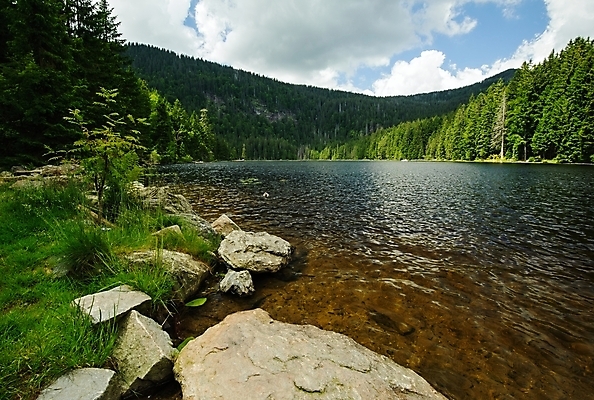 포토 JPG 해외이미지 나무 공원 유럽 호수 자연 하늘 산 풍경 사람없음 목재 물 여름 파란색 환경 검은색 봄 시골 숲 큼 언덕 장면 체코 내추럴 공화국 전국 해외202004 해외포토 자연요소 식물 계절 공공시설 나라 컬러 재료 크기 생태계 파일형식 이미지허브