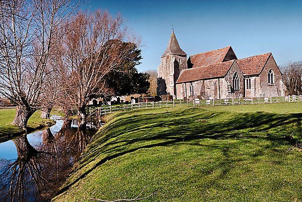 포토 JPG 해외이미지 나무 하늘 사람없음 건물 파란색 강 반사 교회 습지 숭배 해외202004 해외포토 식물 건축물 컬러 종교건축 파일형식 이미지허브