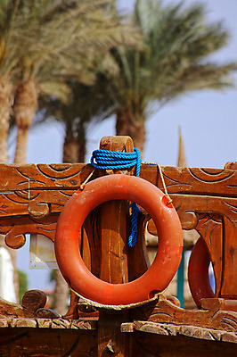 포토 JPG 해외이미지 직업 바다 의자 하늘 리조트 휴가 사람없음 야외 물 여름 햇빛 태양 우주 구출 강가 감시 부표 구조대 안전요원 해외202004 해외포토 자연요소 계절 가구 강 도움 파일형식 이미지허브