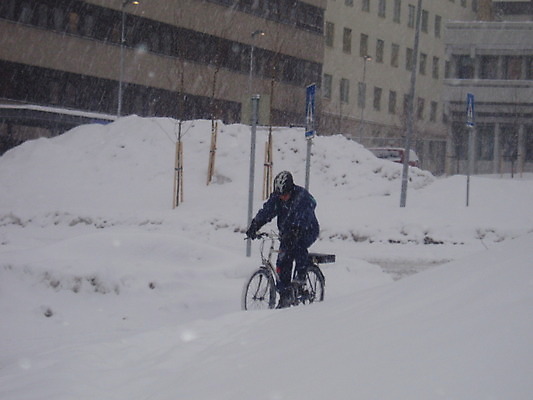 포토 JPG 해외이미지 계절 도로 스포츠 여행 이동 겨울 교통시설 모션 날씨 거리 노르웨이 사람없음 야외 운동 자전거 냉동 추위 도시 바퀴 속도 순환 서리 타이어 폭풍 사이클링 눈보라 나쁜 방법 제설기 해외202004 해외포토 유럽 길 교통 컨셉 눈_날씨 건강 바이크 육상스포츠 시설 제설 파일형식 이미지허브