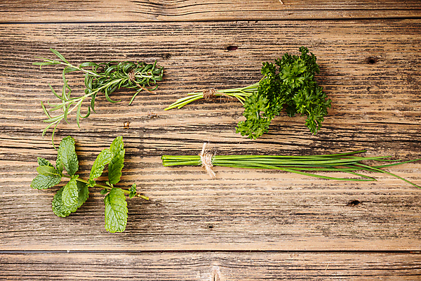 포토 JPG 해외이미지 식물 음식 백그라운드 잎 재료 파슬리 건강 사람없음 목재 초록색 수확 나뭇가지 시골 신선 고명 그룹 변화 다발 수집 민트 허브 로즈메리 내추럴 옛날 해외202004 해외포토 나무 컬러 컨셉 농업 채소 파일형식 이미지허브