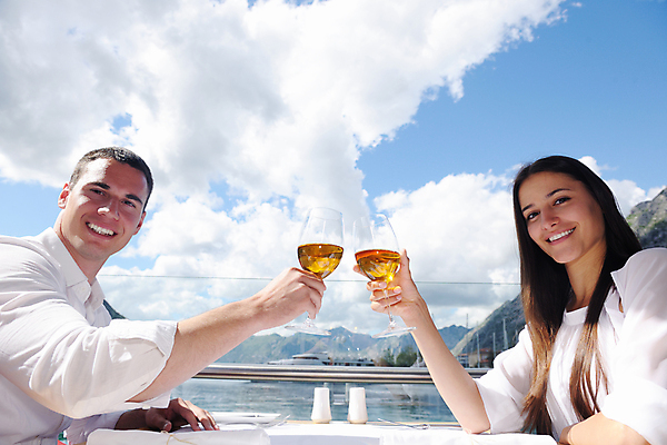 포토 JPG 해외이미지 커플 여자 남자 바다 데이트 휴식 사랑 들기 앉기 상반신 성인 야외 두명 옆모습 식당 와인 건배 연애 성인만 해외202004 해외포토 감정 뷰포인트 컨셉 관계 모션 주류 사람 상점 파일형식 이미지허브