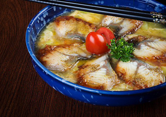 포토 JPG 해외이미지 조각 젓가락 사람없음 해물요리 장어 훈제 해외202004 해외포토 음식 수저 어류 해산물 파일형식 이미지허브