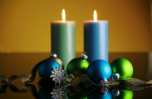 포토 JPG 해외이미지 리본 백그라운드 크리스마스 휴가 사람없음 장식 초록색 파란색 반사 노란색 장식볼 눈송이 황금 보석 연소 해외202004 해외포토 기념일 컬러 눈_날씨 광석 파일형식 이미지허브