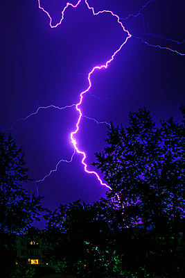 포토 JPG 해외이미지 나무 구름 실루엣 자연 하늘 날씨 풍경 사람없음 파란색 보라색 어둠 황혼 일몰 에너지 야간 번개 폭풍 뇌우 엘리먼트 해외202004 해외포토 자연요소 식물 컬러 촬영기법 노을 생태계 파일형식 이미지허브