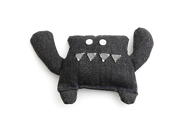 포토 JPG 해외이미지 생물 사람없음 장난감 일본 할로윈 달콤 치아 작음 날카로움 부드러움 흡혈귀 나쁜 고립 몬스터 핸드메이드 해외202004 해외포토 아시아 소화기관 감각 맛 크기 파일형식 이미지허브