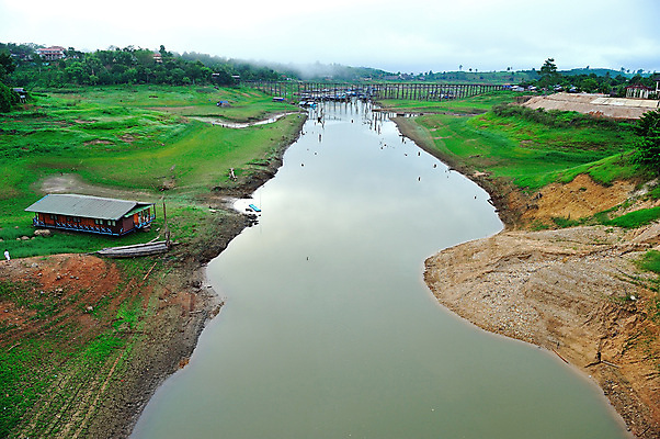포토 JPG 해외이미지 모양 나무 구름 실루엣 지구 모래 백그라운드 밭 태국 자연 하늘 날씨 건조 풍경 사람없음 초록색 물 여름 글로벌 햇빛 갈색 환경 골짜기 맑음 손상 사막 바위 흰색 신선 뜨거움 황금 큼 지역 가뭄 안심 내추럴 깨짐 땅바닥 파라다이스 해외202004 해외포토 자연요소 식물 계절 아시아 컬러 컨셉 농업 바닥 촬영기법 육류 태양 돌_바위 크기 생태계 파일형식 이미지허브
