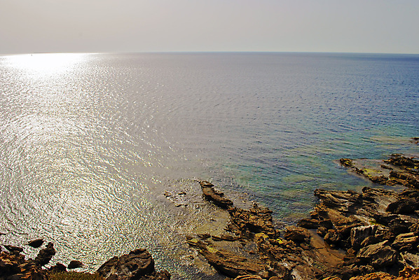 포토 JPG 해외이미지 계절 파도 바다 여행 백그라운드 자연 벽지 하늘 날씨 휴가 풍경 해변 사람없음 야외 물 여름 파란색 햇빛 태양 반사 평화 맑음 침묵 일몰 봄 바위 만 지중해 암초 수평선 해외202004 해외포토 자연요소 컬러 컨셉 노을 소리 돌_바위 생태계 파일형식 이미지허브