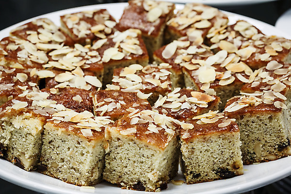 포토 JPG 해외이미지 전통 접시 음식 조각 크리스마스 과일 휴가 디저트 서브 건조 사람없음 갈색 케이크 요식업 빵집 견과류 흰색 축하 달콤 혼합 자르기 굽기 큐브 향신료 부드러움 토핑 아몬드 건포도 섞기 핸드메이드 해외202004 해외포토 식기 기념일 산업 컬러 컨셉 모션 포도 상점 감각 맛 구이 건과일 향미료 파일형식 이미지허브