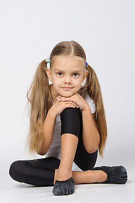 포토 JPG 해외이미지 유럽 어린이 스포츠 건강 한명 서기 운동 아기 6 집중 연습 준비 체조선수 체조 고립 선로 실행 해외202004 해외포토 1 나라 컨셉 모션 운동선수 사람 숫자 파일형식 이미지허브