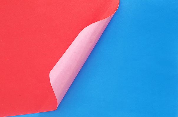 포토 JPG 해외이미지 백그라운드 사람없음 빨간색 파란색 하이앵글 색종이 넘기 카피스페이스 해외202004 해외포토 종이 뷰포인트 컬러 모션 공백 파일형식 이미지허브