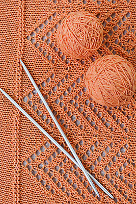 포토 JPG 해외이미지 옷 패턴 오렌지 공 가족 휴가 주택 따뜻함 서기 취미 사람없음 장식 평화 기쁨 식탁보 업무 고리 뜨개질 실 달콤 작음 큼 레이아웃 실타래 제비 얇은 혼자 해외202004 해외포토 감정 컨셉 무늬 과일 관계 모션 조류 건물 작업 맛 크기 파일형식 이미지허브