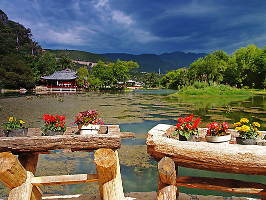 포토 JPG 해외이미지 나무 구름 공원 호수 벽 여행 밭 하늘 산 거리 풍경 사람없음 야외 초록색 물 강 농장 여행객 마을 맑음 중국 시골 사찰 개울 땅 지역 남쪽 방앗간 해외202004 해외포토 자연요소 식물 공공시설 아시아 컬러 농업 종교건축 날씨 사람 방향 파일형식 이미지허브