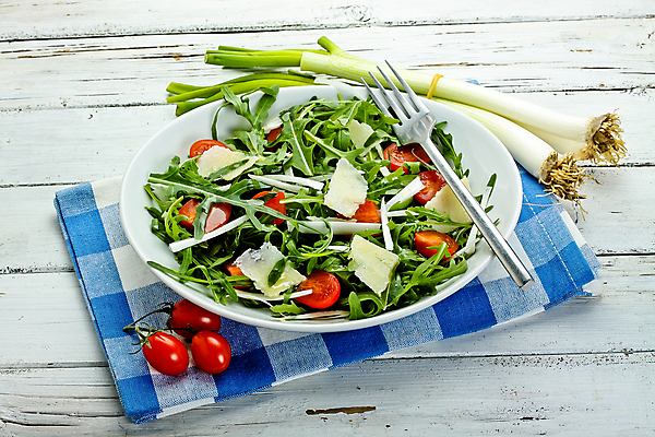 포토 JPG 해외이미지 접시 잎 다이어트 토마토 채소 재료 방울토마토 양파 치즈 건강 식이요법 사람없음 초록색 빛 수건 식사 봄 샐러드 로켓 신선 상추 먹기 유기농 냅킨 루꼴라 채식주의자 샬롯 해외202004 해외포토 식물 식기 웰빙 계절 음식 컬러 모션 유제품 위생용품 채식 파일형식 이미지허브