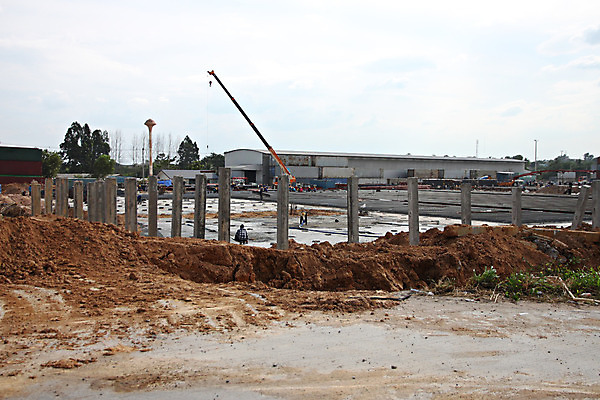포토 JPG 해외이미지 식물 모래 사람 사람없음 흙 수비 위험 큼 컨테이너 땅 창고 기중기 리프트 콘크리트 해외202004 해외포토 산업 컨셉 모션 중장비 크기 파일형식 이미지허브
