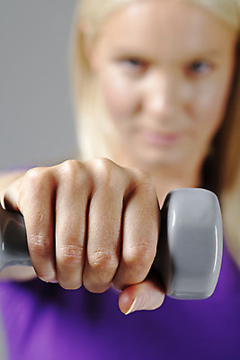 포토 JPG 해외이미지 여자 행복 스포츠 건강 한명 운동 힘 무게 연습 해외202004 해외포토 1 감정 사람 파일형식 이미지허브