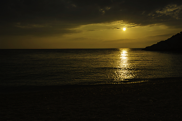 포토 JPG 해외이미지 구름 계절 유럽 파도 바다 섬 여행 자연 하늘 휴가 풍경 해변 사람없음 물 여름 햇빛 태양 반사 노란색 일몰 놀람 만 그리스 그리스인 해외202004 해외포토 자연요소 서양인 감정 나라 컬러 표정 노을 생태계 파일형식 이미지허브
