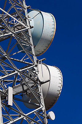 포토 JPG 해외이미지 유럽 통신 안테나 사람없음 탑 맑음 스페인 전자 소통 해외202004 해외포토 건축물 나라 컨셉 날씨 파일형식 이미지허브