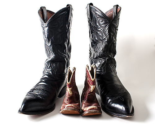 포토 JPG 해외이미지 라이프스타일 어린이 신발 컨셉 발 아이디어 부츠 소년 사람없음 갈색 힘 추위 골동품 아기 카우보이 가죽 향수 로데오 고립 옛날 해외202004 해외포토 남자 컬러 사람 생활 신체부위 화장품 파일형식 이미지허브