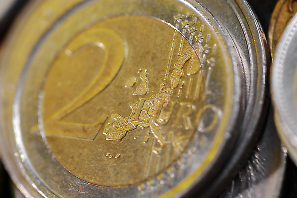 포토 JPG 해외이미지 종이 백그라운드 돈 비즈니스 사람없음 금융 쇼핑 판매 달러 동전 저축 유로 인사 신용카드 지갑 변화 재산 황금 구매 은색 주식 플라스틱 고객 사인 결제 소매 전자상거래 대출 빚 계좌 비자 요금 인출 비용 해외202004 해외포토 컬러 컨셉 재질 경제 예절 파일형식 이미지허브