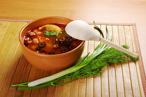 포토 JPG 해외이미지 전통 문화 음식 채소 양파 돼지고기 사람없음 저녁식사 치킨 소고기 소시지 수프 레몬 올리브 매움 러시아 슛 러시아인 우크라이나 해외202004 해외포토 서양인 열매 유럽 과일 육류 식사 가공식품 맛 닭고기요리 파일형식 이미지허브