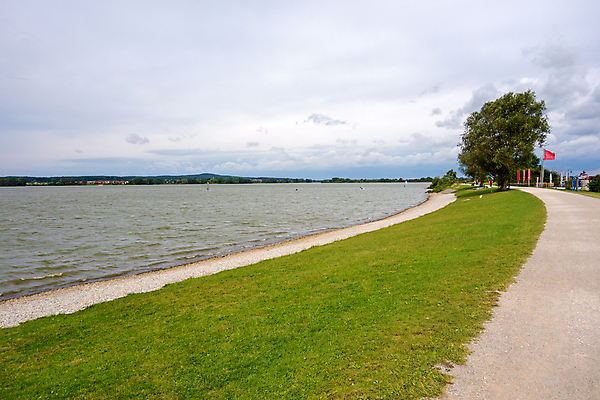 포토 JPG 해외이미지 유럽 호수 스포츠 여행 자연 바람 휴가 독일 풍경 사람없음 물 서핑 서퍼 바이에른 해외202004 해외포토 자연요소 나라 날씨 운동선수 수상스포츠 생태계 파일형식 이미지허브