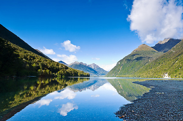 포토 JPG 해외이미지 나무 구름 공원 호수 섬 하늘 휴가 새로움 산 파노라마 풍경 사람없음 물 여름 파란색 태양 반사 여행객 평화 환경 계곡 소리 놀람 거울 신선 분위기 시력 장면 남쪽 관심 전국 절정 해외202004 영광군 해외포토 자연요소 식물 계절 공공시설 감정 컬러 컨셉 촬영기법 표정 사람 전라남도 방향 파일형식 이미지허브