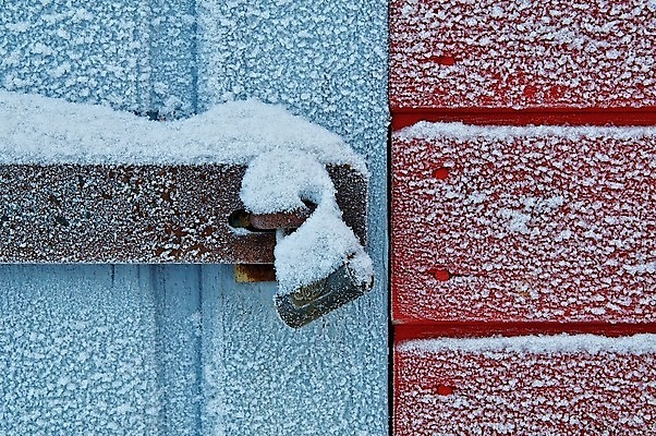 포토 JPG 해외이미지 겨울 사람없음 빨간색 파란색 잠금 보안 서리 반투명 옛날 해외202004 해외포토 계절 컬러 안전 파일형식 이미지허브