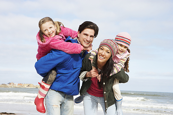 포토 JPG 해외이미지 백인 딸 어린이 겨울 가족 엄마 휴가 함께함 웃음 여러명 20대 야외 가로 30대 걷기 침묵 산책 가을 아빠 즐거움 형제 업기 언니 적재 카피스페이스 해외202004 해외포토 서양인 계절 남자 감정 다수 컨셉 관계 모션 휴식 표정 사람 청년 장년 소리 공백 자매 파일형식 이미지허브