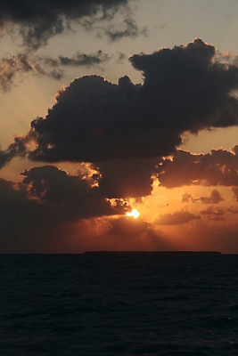 포토 JPG 해외이미지 구름 여행 백그라운드 오렌지 자연 하늘 아침 날씨 휴가 사람없음 빨간색 여름 빛 햇빛 태양 반사 노란색 평화 일출 침묵 일몰 새벽 광선 저녁 신성 천국 해외202004 해외포토 주간 자연요소 계절 컬러 컨셉 과일 노을 소리 야간 생태계 파일형식 이미지허브