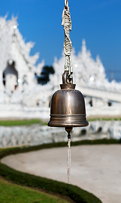 포토 JPG 해외이미지 전통 디자인 아시아 종교 문화 벽 백그라운드 불교 건축양식 태국 매달리기 미술 동양인 사람없음 야외 장식 금속 소리 골동품 종 흰색 기구 사찰 화려 영혼 황금 심볼 묘사 명상 오브젝트 동쪽 뮤지컬 숭배 스타일 해외202004 해외포토 건축 나라 컬러 컨셉 종교건축 모션 재질 문화예술 인종 방향 파일형식 이미지허브