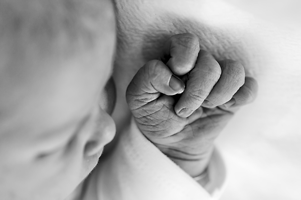 포토 JPG 해외이미지 손 손가락 사람 사람없음 검은색 흰색 아기 신생아 잠 못 입 닫기 코 해외202004 해외포토 컬러 모션 신체부위 공구 파일형식 이미지허브