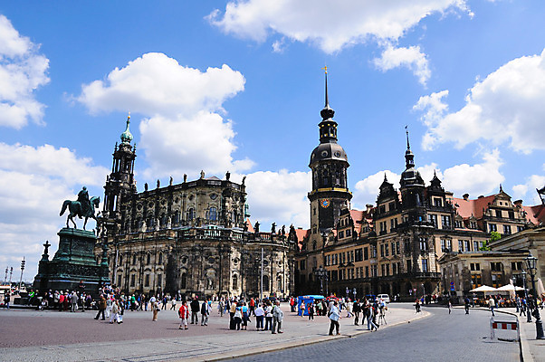 포토 JPG 해외이미지 구름 유럽 여행 건축양식 하늘 거리 주택 독일 풍경 사람없음 교회 여행객 역사 첨탑 해외202004 해외포토 자연요소 건축 나라 종교건축 사람 건물 탑 파일형식 이미지허브