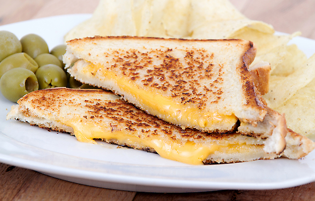 포토 JPG 해외이미지 접시 음식 빵 치즈 샌드위치 사람없음 가로 컬러풀 식당 그릴 토스트 해외202004 해외포토 식기 컬러 주방용품 유제품 상점 파일형식 이미지허브