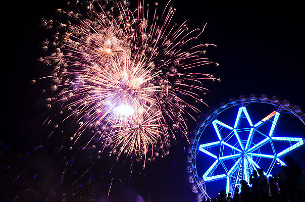 포토 JPG 해외이미지 별 분홍색 백그라운드 불 휴가 조명 폭죽 사람 사람없음 파란색 관광지 노란색 파티 크래커 경쟁 공연 로켓 축하 황금 야간 발사 폭발 폭탄 전시회 보여주기 독립 웅장함 유흥 해외202004 해외포토 자연요소 컬러 여행 컨셉 모션 이벤트 쿠키 전시 폭발물 파일형식 이미지허브