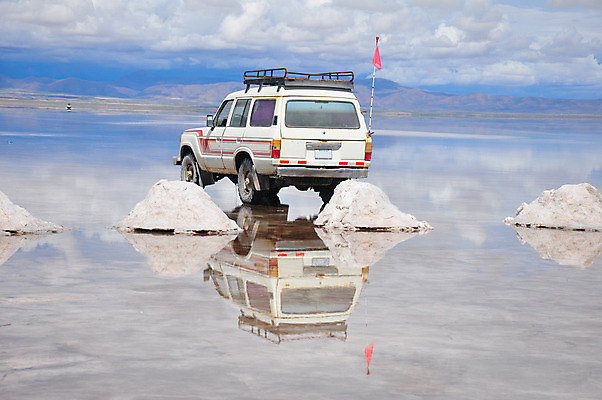 포토 JPG 해외이미지 여행 사람없음 물 관광지 반사 지프 볼리비아 해외202004 해외포토 자연요소 승용차 아메리카 파일형식 이미지허브