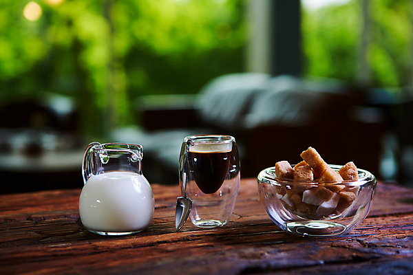 포토 JPG 해외이미지 디자인 커피 음료 음식 백그라운드 유리 탁자 아침 콩 미술 풍경 사람없음 목재 컵 갈색 우주 상점 검은색 어둠 이탈리아 거품 카페 머그컵 흰색 시골 신선 바 뜨거움 닫기 맛 아침식사 정상 오브젝트 메뉴 질감 아로마 슛 카푸치노 에스프레소 내추럴 단절 카페인 스타일 해외202004 해외포토 주간 나무 식기 유럽 컬러 가구 컨셉 재료 모션 재질 문화예술 곡류 식사 파일형식 이미지허브