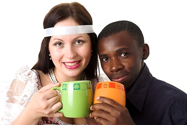 포토 JPG 해외이미지 백인 라이프스타일 커플 여자 남자 행복 유럽 얼굴 음료 결혼 2 사랑 미소 웃음 사람 성인 두명 친구 태양 머리 검은색 우정 흰색 차 열정 해외202004 해외포토 자연요소 서양인 감정 나라 컬러 관계 표정 이벤트 생활 신체부위 파일형식 이미지허브