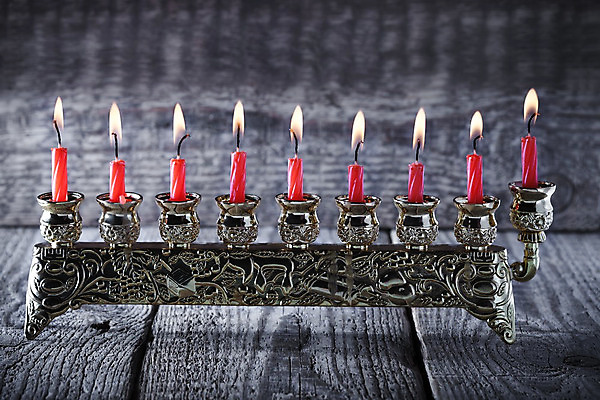 포토 JPG 해외이미지 접시 종교 문화 음식 겨울 노래 창문 휴가 디저트 사람없음 빛 튀김 축하 도넛 달콤 12월 11월 빛망울 유태교 해외202004 해외포토 식기 계절 음악 컨셉 날짜 맛 파일형식 이미지허브