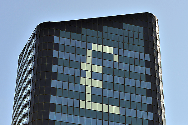 포토 JPG 해외이미지 컨셉 돈 비즈니스 유리 하늘 부동산 조명 사람없음 야외 건물 빛 사무실 힘 에너지 재산 투자 파운드 낭비 대여 렌탈 비용 해외202004 해외포토 건축물 재질 금융 경제 파일형식 이미지허브