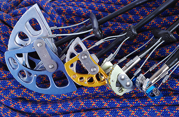 포토 JPG 해외이미지 라이프스타일 밧줄 벽 스포츠 백그라운드 컨셉 산 건강 취미 사람없음 야외 등산 장비 공구 악단 구출 보호 몸무게 위험 묶기 예방 보안 오르기 매듭 긴장 기어 캠코더 조립 지원 해외202004 해외포토 감정 줄 음악 모션 안전 생활 카메라 트래킹 도구 도움 파일형식 이미지허브