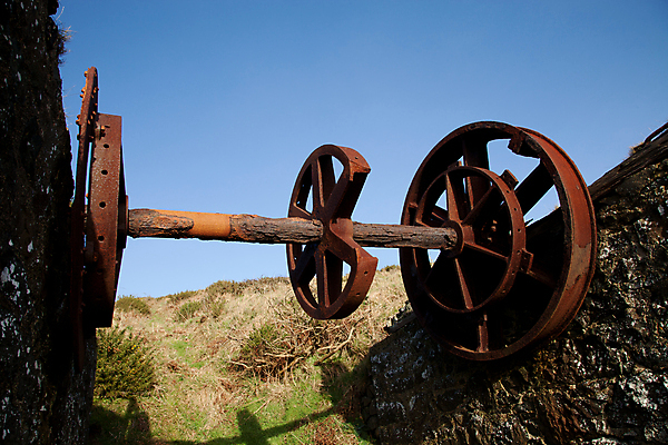 포토 JPG 해외이미지 산업 벽 건축양식 하늘 사람없음 파란색 힘 수확 골동품 바퀴 역사 당기기 발굴 리프팅 옛날 해외202004 해외포토 건축 컬러 농업 모션 파일형식 이미지허브