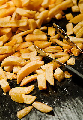 포토 JPG 해외이미지 음식 백그라운드 감자 패스트푸드 요리 사람없음 목재 노란색 쌓기 식당 검은색 식사 튀김 기구 신선 황금 맛 폐기물 다발 먹기 오브젝트 속도 준비 칼로리 흙더미 프랑스어 점심식사 짠맛 해로움 많음 해외202004 해외포토 나무 문자 컬러 컨셉 채소 재료 모션 상점 흙 인스턴트 쓰레기 파일형식 더미 이미지허브