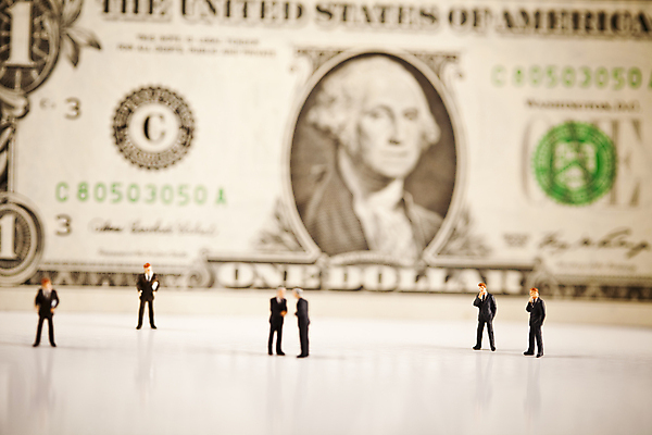 포토 JPG 해외이미지 회의 협력 실내 대화 협상 사람없음 금융 달러 비즈니스맨 토론 흰배경 외화 금융비즈니스 인물미니어처 해외202004 해외포토 남자 백그라운드 돈 비즈니스 말하기 내부 경제 미니어처 흰색 직장인 파일형식 이미지허브