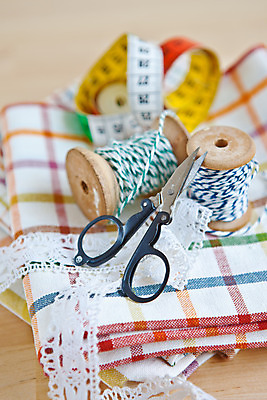 포토 JPG 해외이미지 리본 줄자 사람없음 세로 컬러풀 수확 면 코드 바느질 측정 체크무늬 롤 섬유 수공예 DIY 해외202004 해외포토 컬러 무늬 농업 자 취미 직물 공예 파일형식 이미지허브