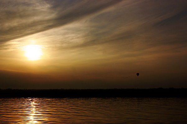 포토 JPG 해외이미지 구름 바다 백그라운드 오렌지 자연 조류 하늘 휴가 풍경 사람없음 야외 물 여름 햇빛 태양 반사 일몰 풍선 수평선 해외202004 해외포토 자연요소 동물 계절 과일 노을 생태계 파일형식 이미지허브