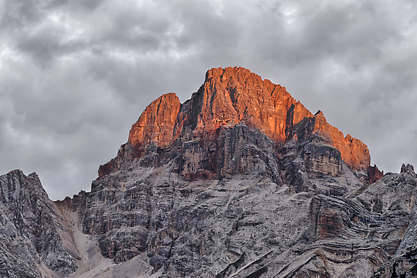 포토 JPG 해외이미지 자연 산 풍경 경사 사람없음 빨간색 정상 절정 해외202004 해외포토 컬러 생태계 파일형식 이미지허브